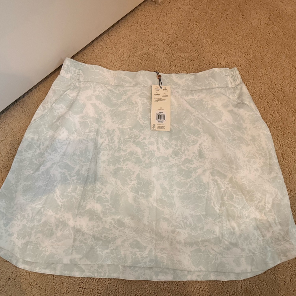 Calia by Carrie Underwood. Mint green and white golf Skirt